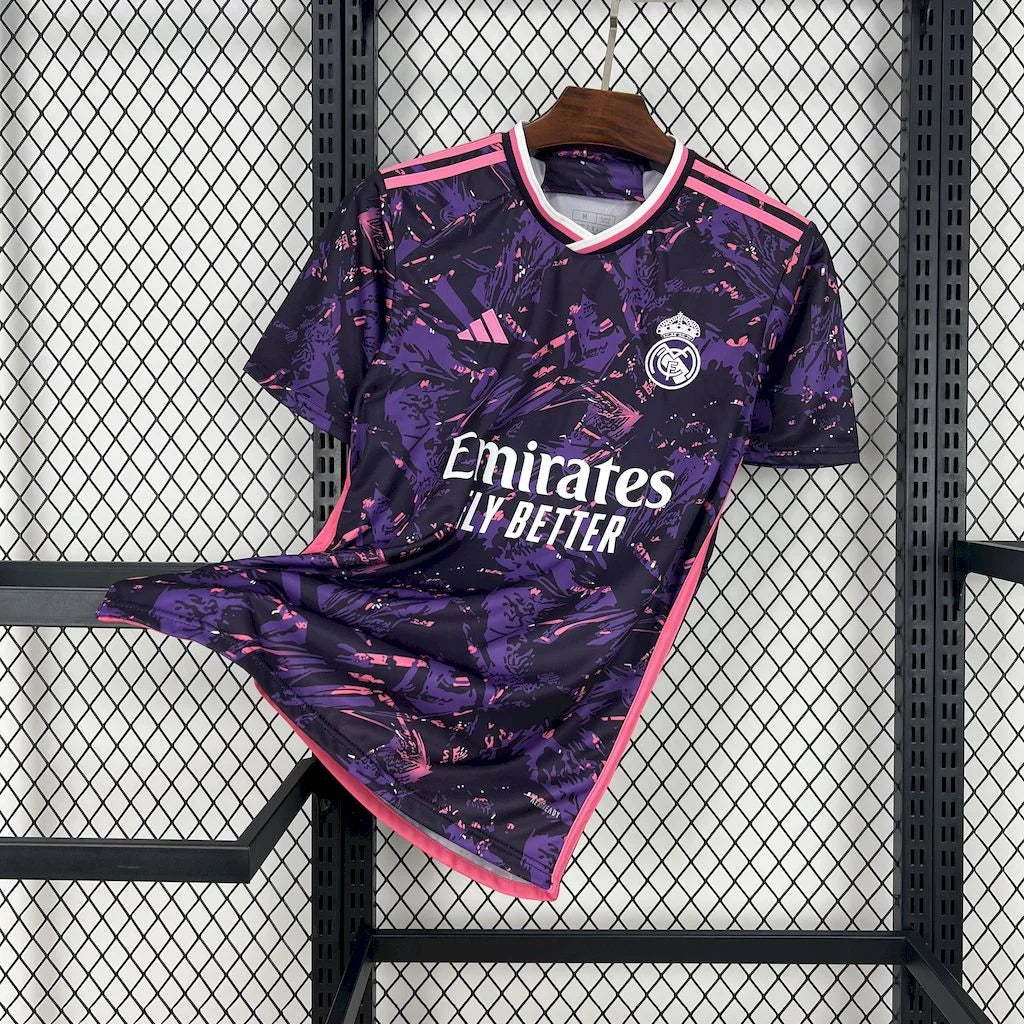 Real Madrid maillot foot concept rose 2024 2025